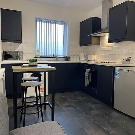Modern Apartment With En-Suite & Private Kitchen Stoke-on-Trent Экстерьер фото