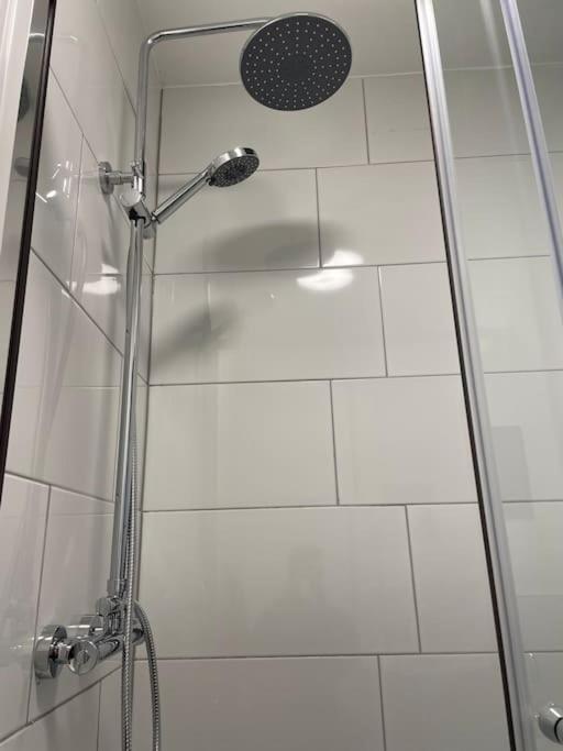 Modern Apartment With En-Suite & Private Kitchen Stoke-on-Trent Экстерьер фото